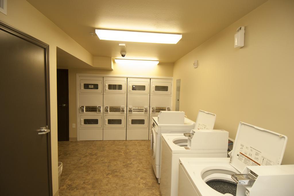 Woodspring Suites Уиллистон Экстерьер фото